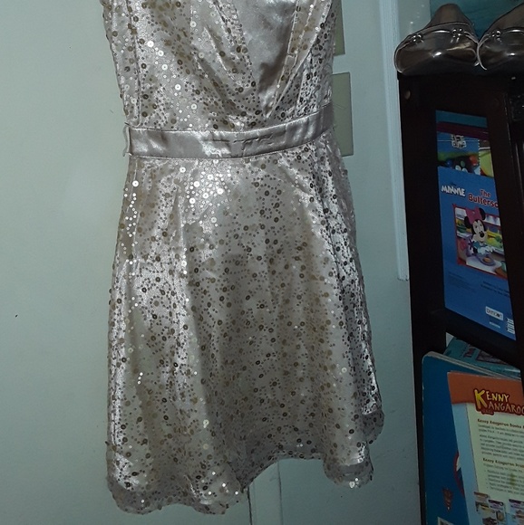 Dress - Picture 5 of 5